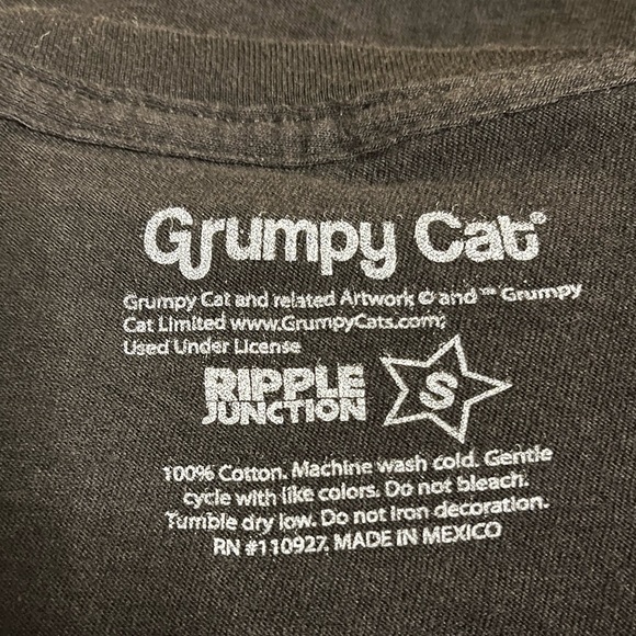 Grumpy Cat Christmas T-shirt sz Small - Picture 5 of 5